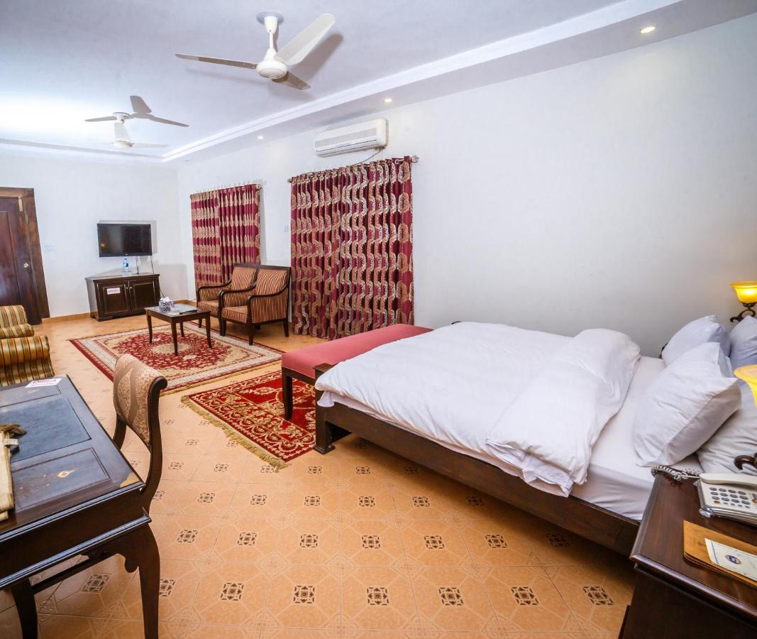 Vip House Hotell Peshawar Eksteriør bilde