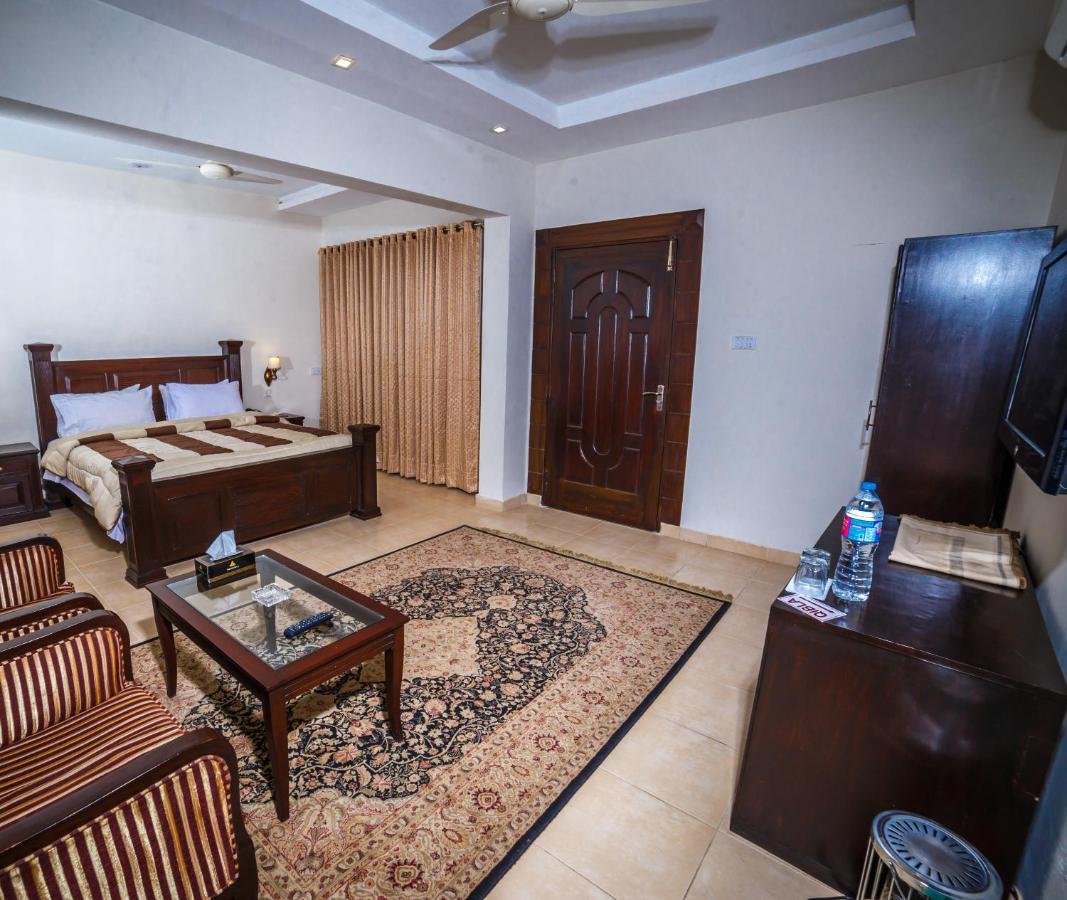 Vip House Hotell Peshawar Eksteriør bilde