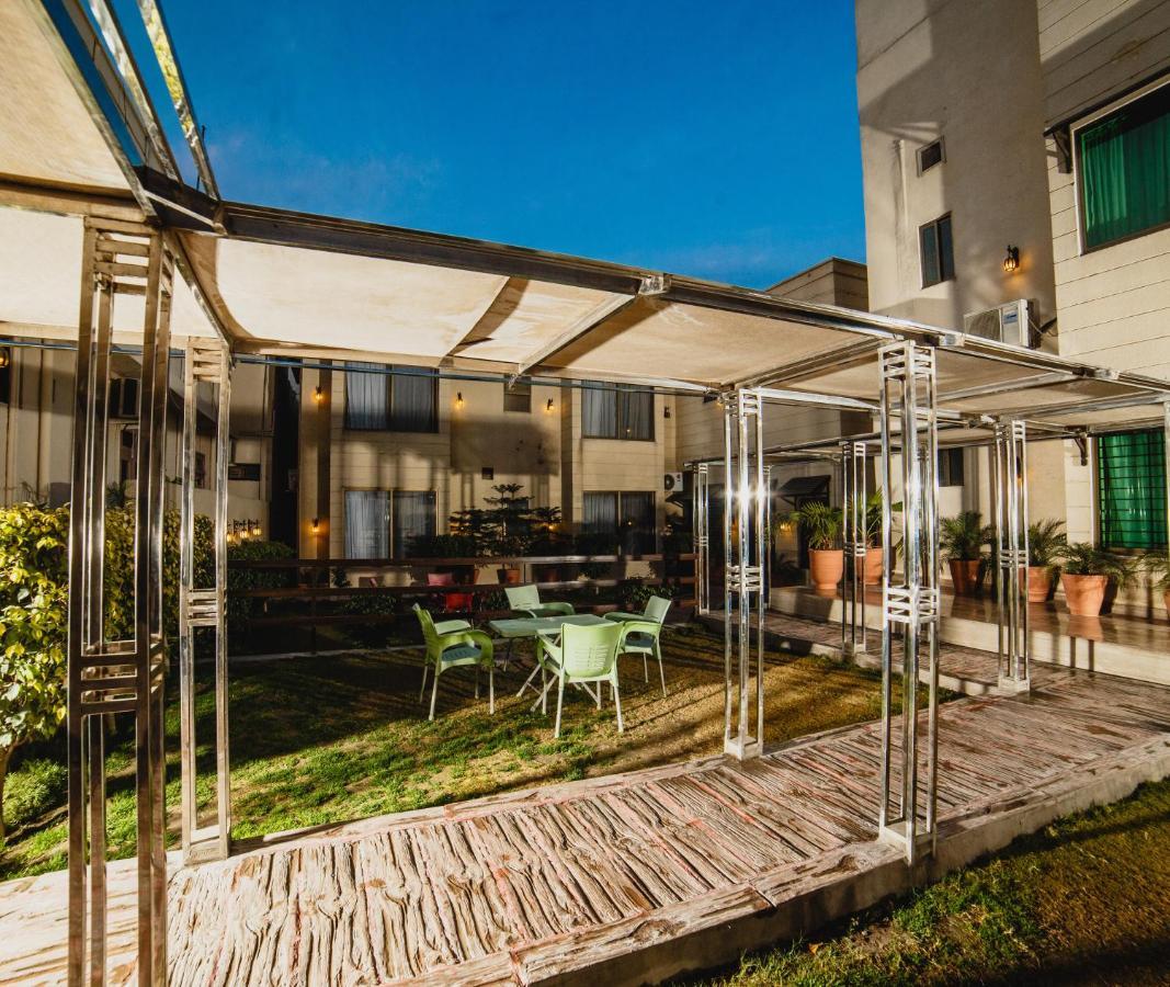 Vip House Hotell Peshawar Eksteriør bilde
