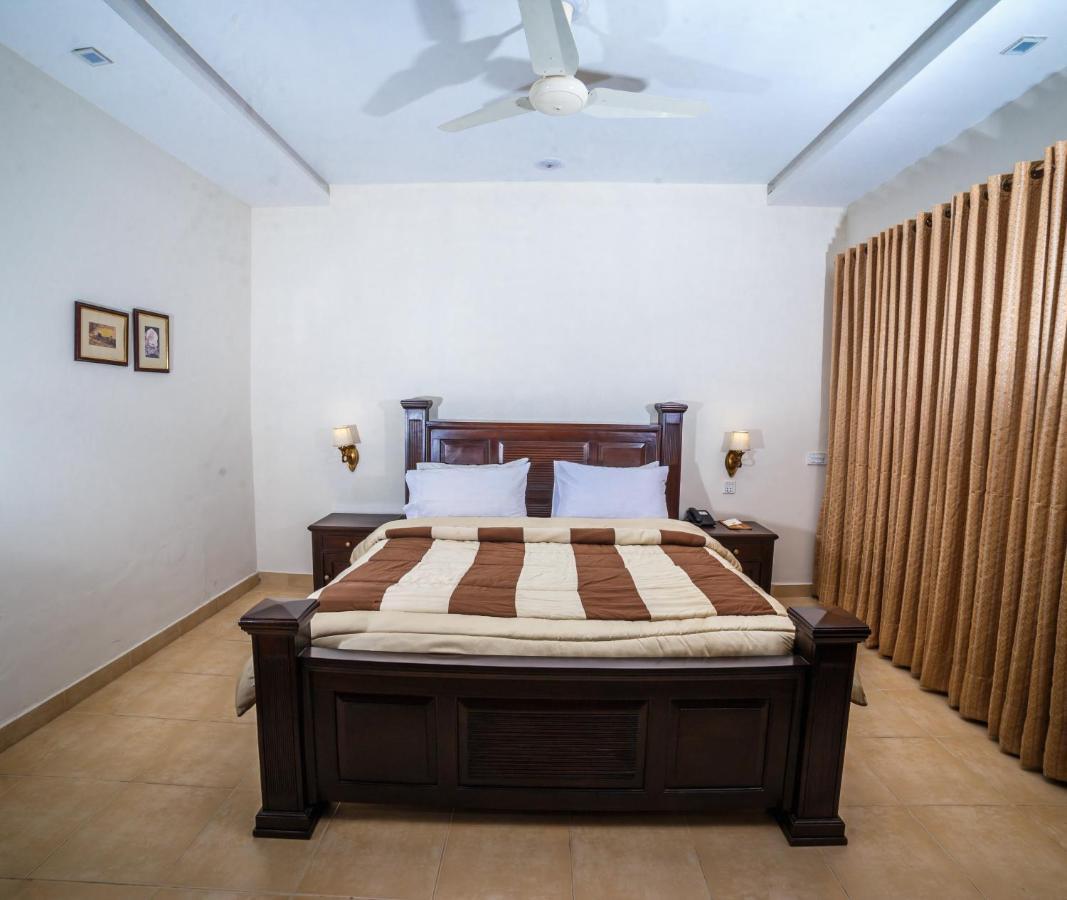 Vip House Hotell Peshawar Eksteriør bilde